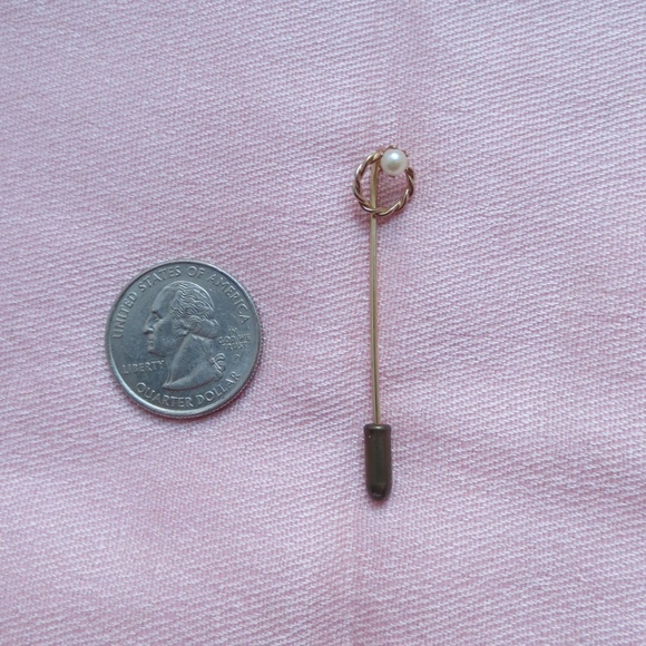 Vintage Pearl in Gold Twisted Circle Stick Pin - Picture 4 of 4